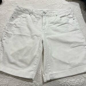 Time and true ladies, white lightly distressed shorts, size 18 midrise